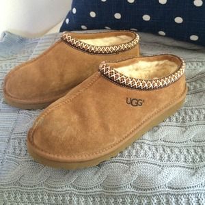 Women's size 5 UGGS never worn