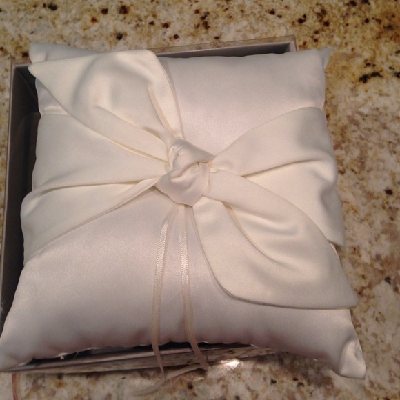 Ring Pillow Satin Ivory - Picture 1 of 2