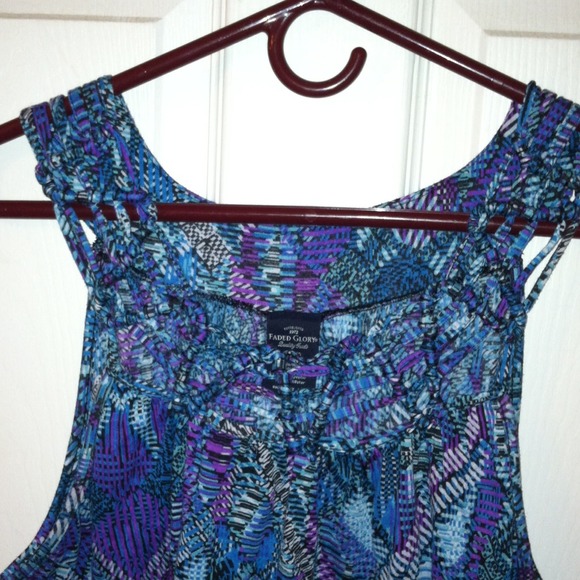 Sleeveless Teal tank top - Picture 2 of 2