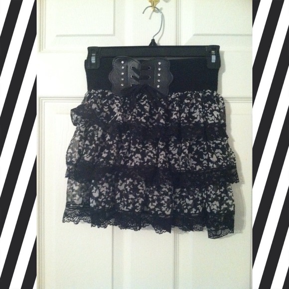 Hot topic butterfly skirt!✌️