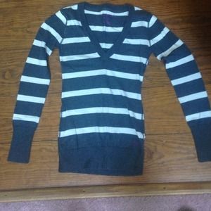 VNECK FROM AEROPASTLE