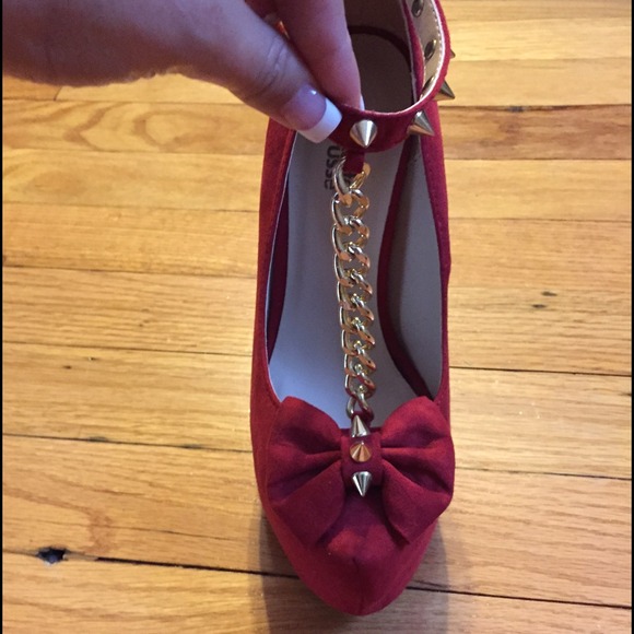 ❌SOLD❌Red Suede Charlotte Russe Pumps - Picture 3 of 4