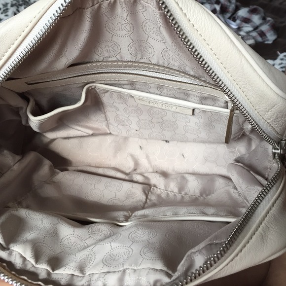 Authentic Michael Kors bag - Picture 3 of 4