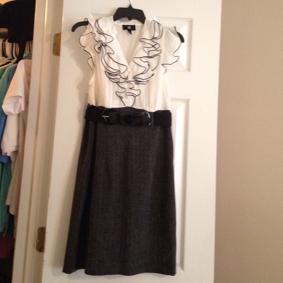 Black/White fitted dress