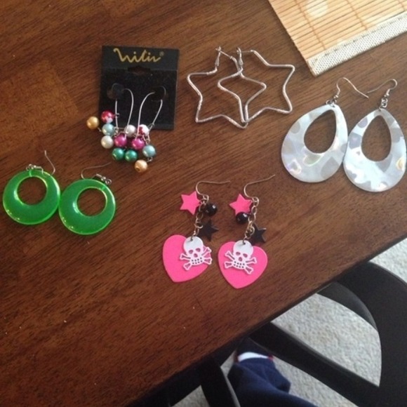 5 pairs Of earrings