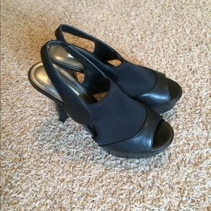 Vera Wang black sling back heels