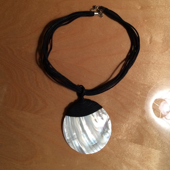 Pearly shell necklace