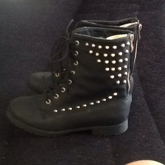- boots 😩