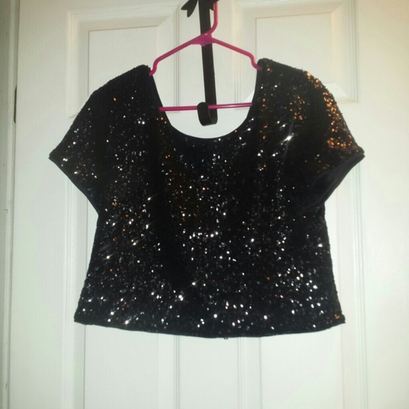 Forever 21 Tops - New sequin crop top