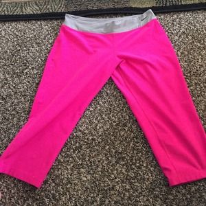 NEW hot pink nike capri running pants