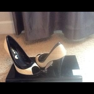 BeBe Peep toes size 8 excellent used condition
