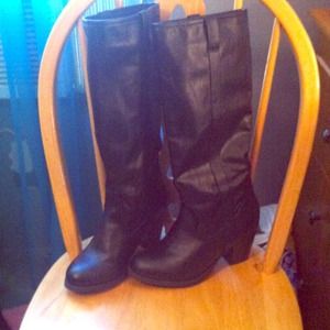 Black heeled boots!