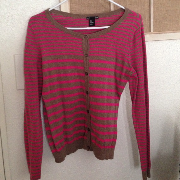 H&M cardigan worn once!!!❤️