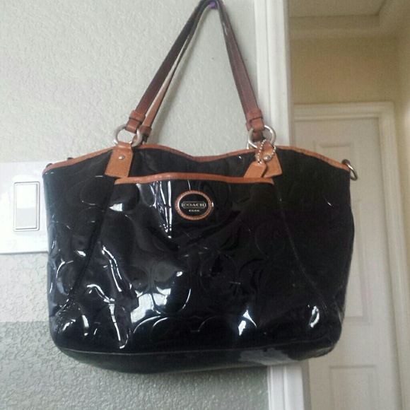 CLEARANCE! *$32* Shiny black and tan Coach bag