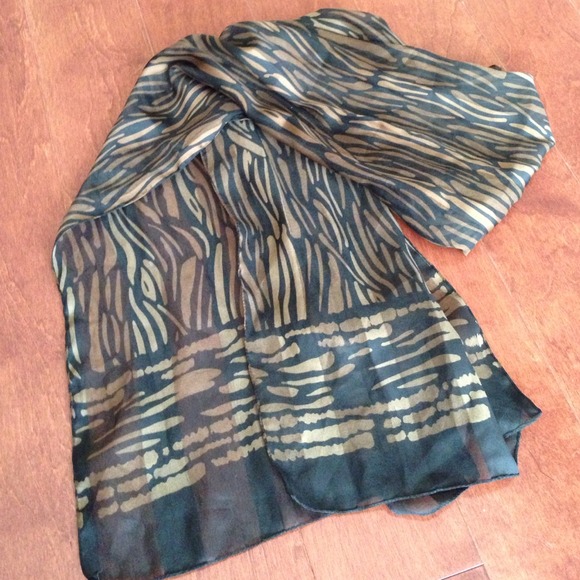 Animal print scarf.