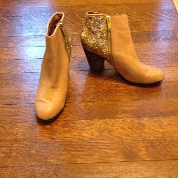 Vince Camuto booties and ASOS shorts