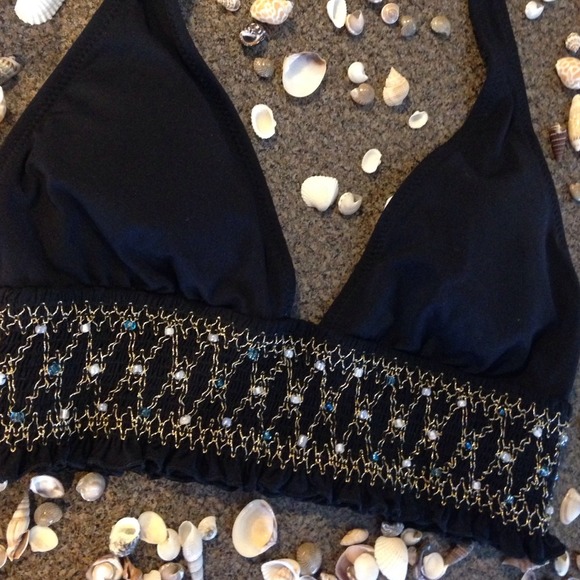 Bikini top! 👙🌊 - Picture 2 of 3