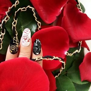 House Of Vernis ROZAY accent nail art