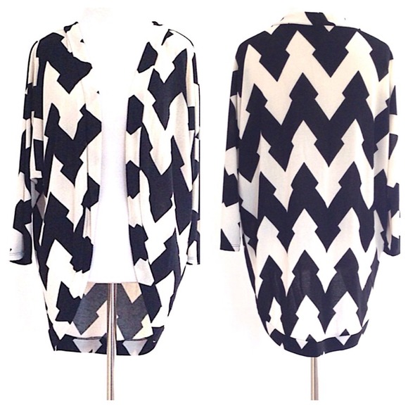 ❗️Sale❗️Cream/Black Chevron Cardigan - Picture 3 of 4