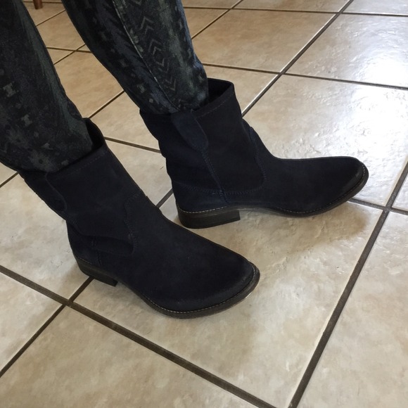 Zigi Girl, Canon indigo ankle boots, size 8.5 NEW