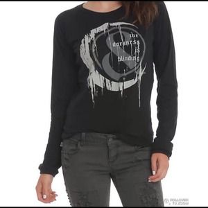 Of Mice & Men Darkness Girls Crewneck (M)