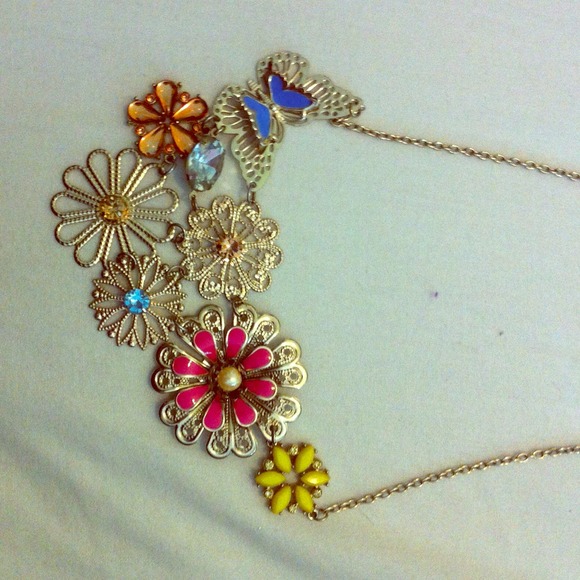 Flower statement necklace - Picture 1 of 2