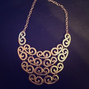 Gold costume necklace/Earring set