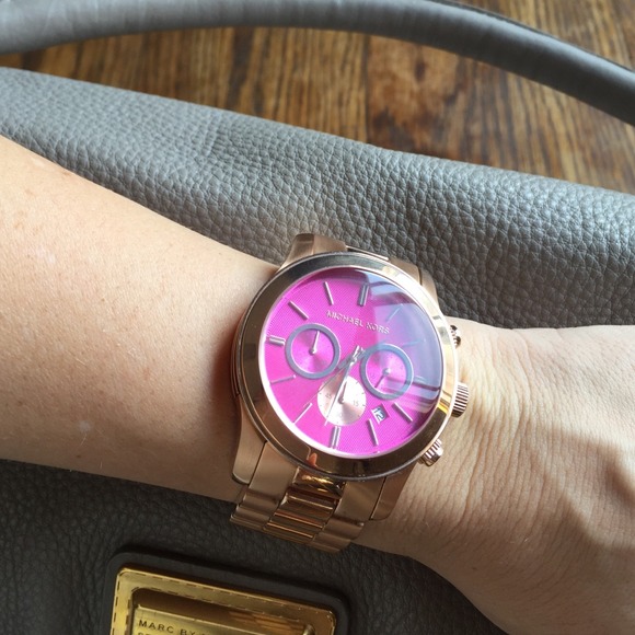 Michael Kors, Runway Rose gold tone with pink dial