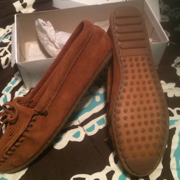 Minnetonka moccasins - Picture 2 of 4