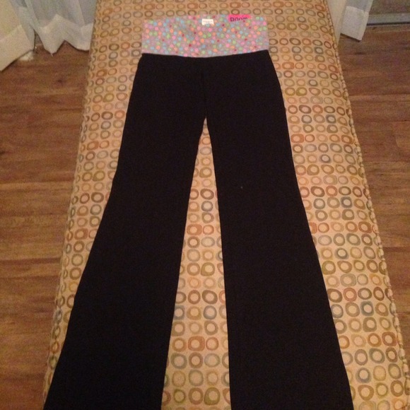 PINK Victoria's Secret Pants - Brand new PINK yoga pants