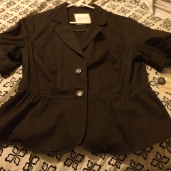 Brown short sleeve blazer.