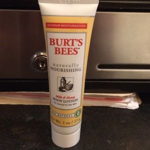 Lot of(10) 1 0z Burt's bees milk honey body lotion