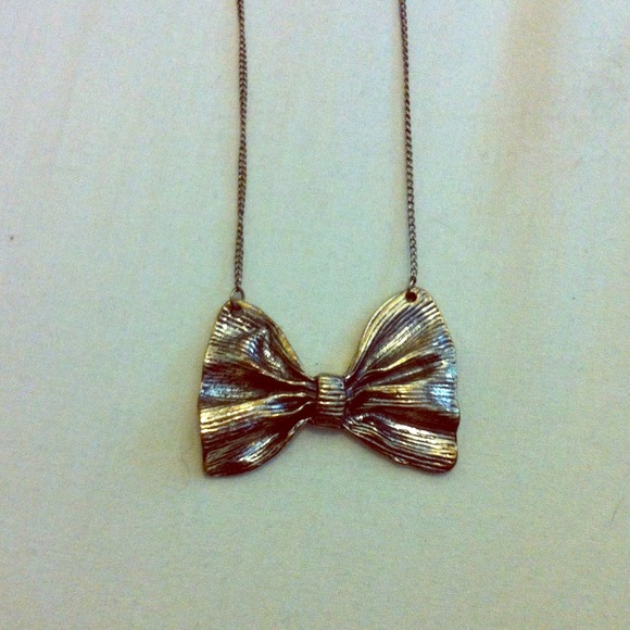 Silver bow necklace - Picture 1 of 2