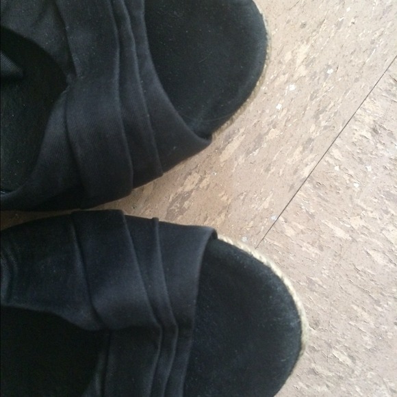 UGG wedges. - Picture 3 of 4