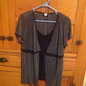 Very slimming black top