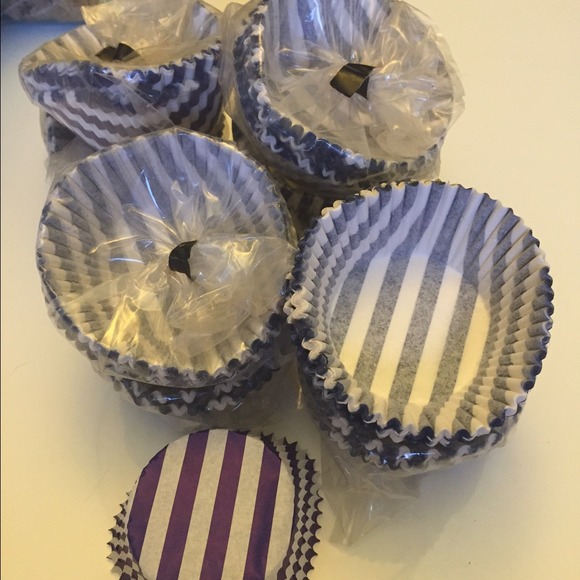 Royal blue and white striped cupcake liners - Picture 1 of 2