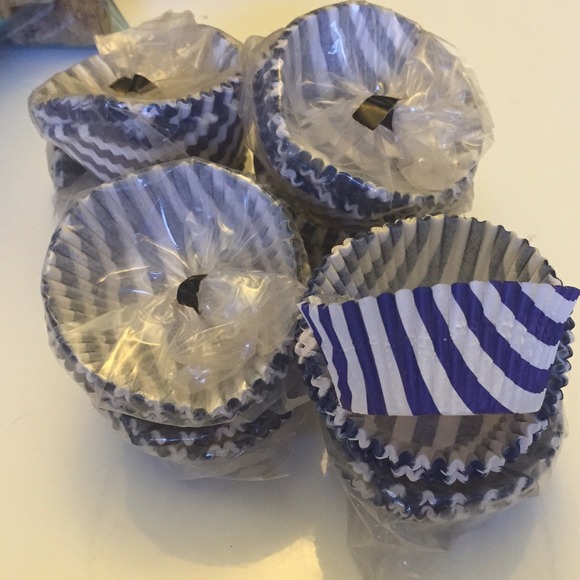 Royal blue and white striped cupcake liners - Picture 2 of 2