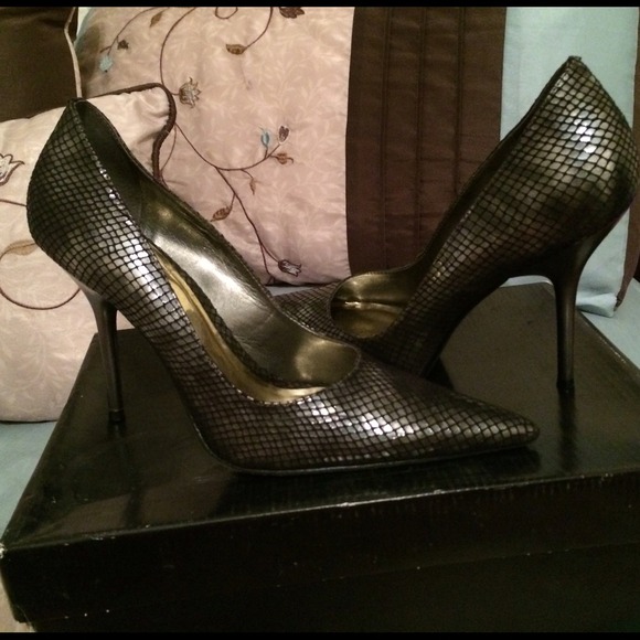 Carlos by Carlos Santana metallic pumps