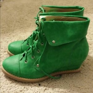 Wedge green booties