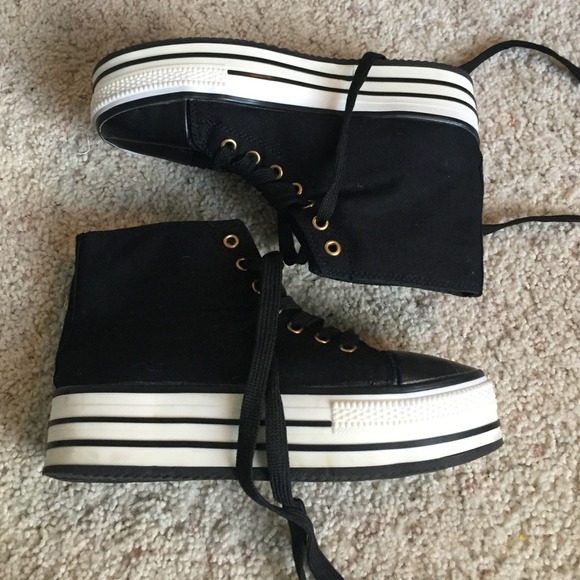 SOLD Urban outfitters platform sneakers