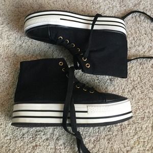 SOLD Urban outfitters platform sneakers