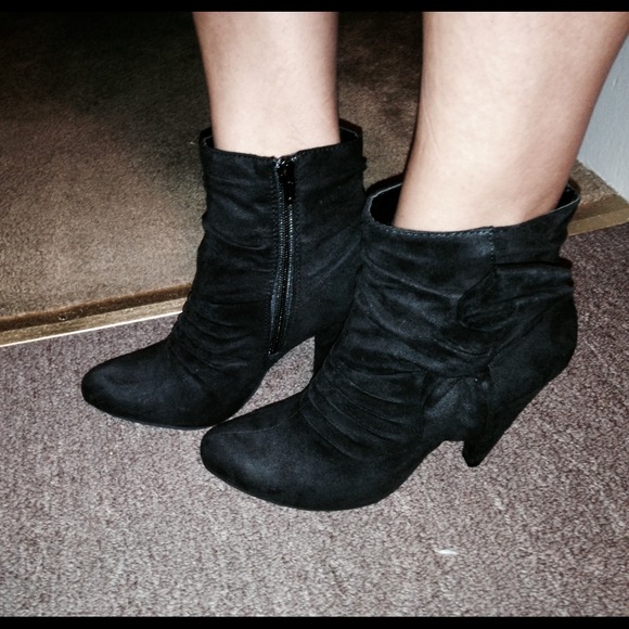 Black heel booties
