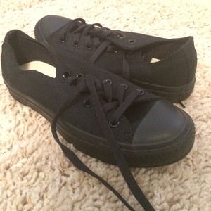💥sold💥 All black Converse
