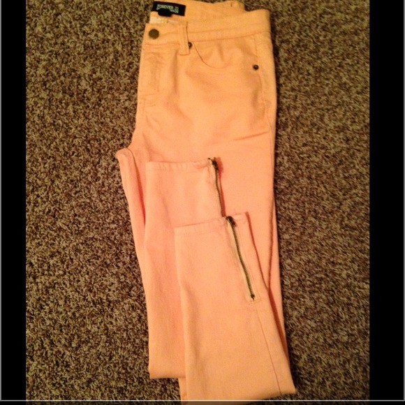Forever 21 light peach colored ankle jeans
