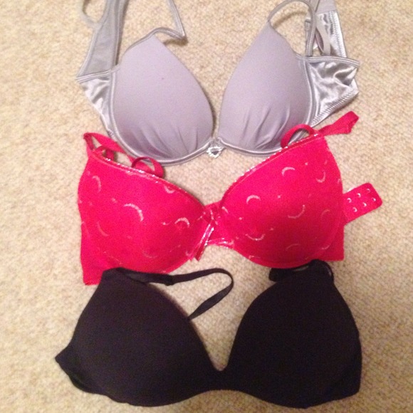 Lot of 6 Bra's