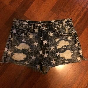 De stressed de ism shorts with star detailing