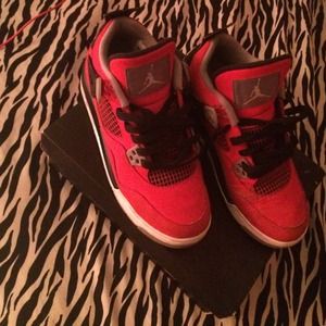 Air Jordan 4