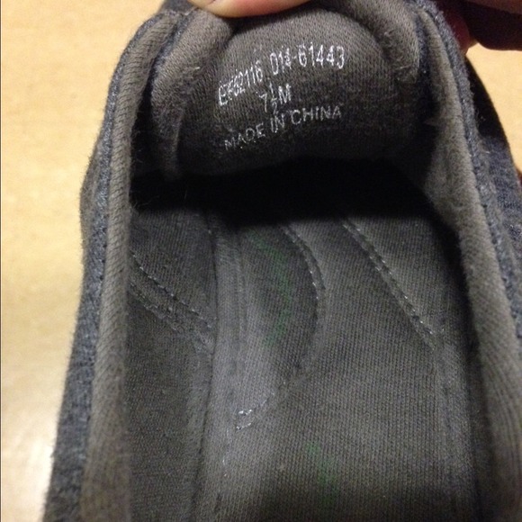 Naturalizer Sneakers in Gray - Picture 2 of 3