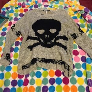 ⚫️🔴Reserved🔴⚫️ Skull grey and black sweater crop