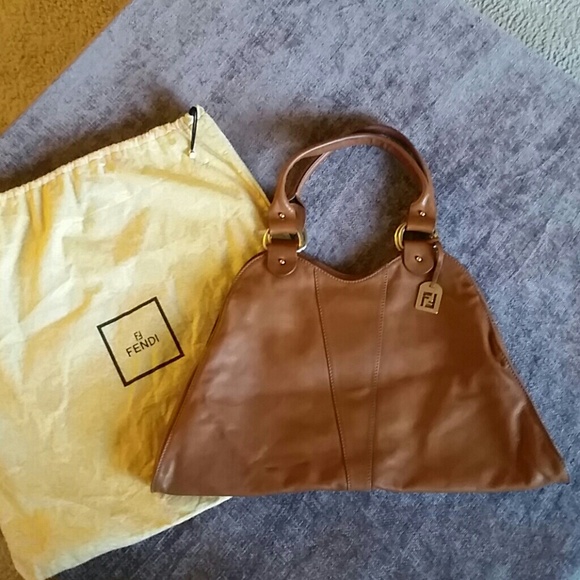 Fendi handbag 💛SALE💛